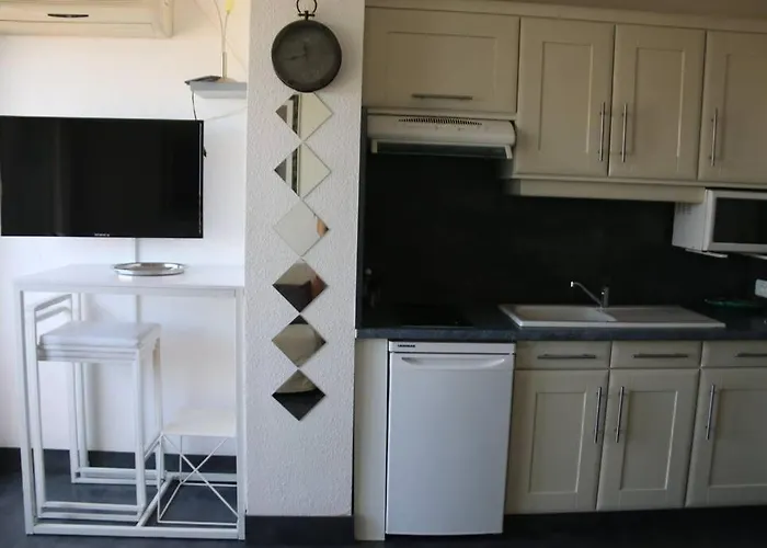 321, Héliopolis Ab Au Village Naturiste * Agde